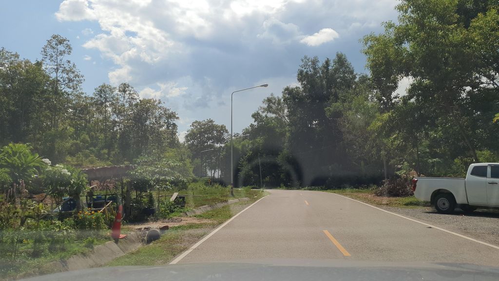 ภาพถนนตรงที่ โฮมสเตย์ป่าดงปงไหว ตั้งอยู่ ถ่ายโดย jrcarlsen พ.ศ. 2564 (2021) · A street-level view of where โฮมสเตย์ป่าดงปงไหว · Homestay Pa Dong Pong Wai stands, by jrcarlsen in 2564 (2021)