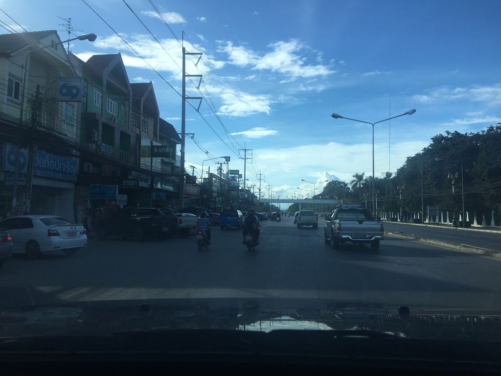 ภาพถนนตรงที่ Atm ธนาคารกรุงศรีอยุธยา ตั้งอยู่ ถ่ายโดย wapriz พ.ศ. 2561 (2018) · A street-level view of where Atm ธนาคารกรุงศรีอยุธยา stands, by wapriz in 2561 (2018)