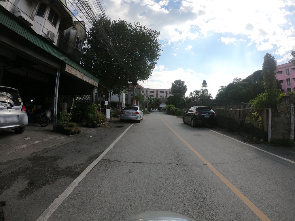ภาพถนนตรงที่ ส้มตำบ้านแพะ ตั้งอยู่ ถ่ายโดย chanuwath_grab พ.ศ. 2562 (2019) · A street-level view of where ส้มตำบ้านแพะ · Som Tam Ban Phae stands, by chanuwath_grab in 2562 (2019)