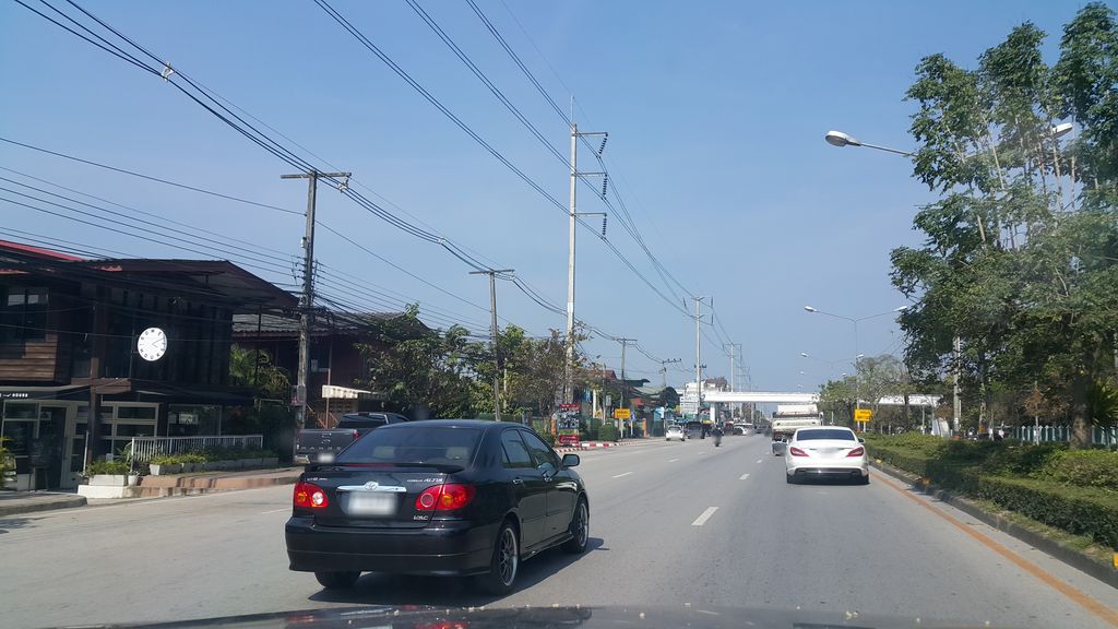 ภาพถนนตรงที่ หมูอินเตอร์ ตั้งอยู่ ถ่ายโดย jrcarlsen พ.ศ. 2562 (2019) · A street-level view of where หมูอินเตอร์ · Muintoe stands, by jrcarlsen in 2562 (2019)