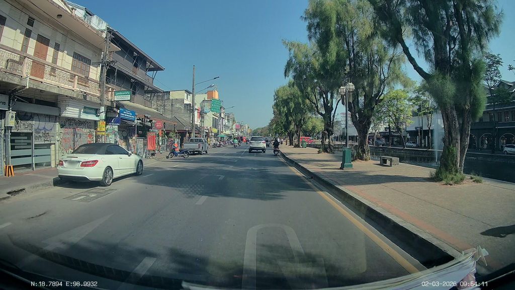 ภาพถนนตรงที่ Tapae Gate Kafe ตั้งอยู่ ถ่ายโดย ThailandCambodia พ.ศ. 2569 (2026) · A street-level view of where Tapae Gate Kafe stands, by ThailandCambodia in 2569 (2026)