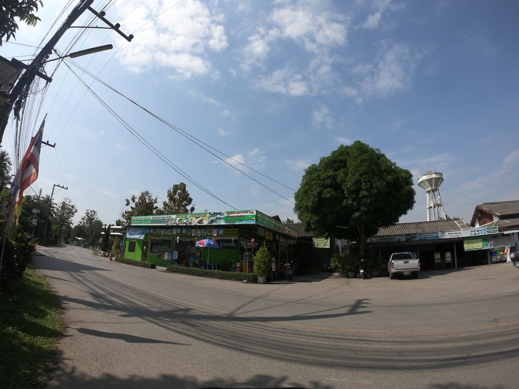 ภาพถนนตรงที่ บ้านต้นสน"อาหารโบราณ ตำนานแม่" ตั้งอยู่ ถ่ายโดย chanuwath_grab พ.ศ. 2562 (2019) · A street-level view of where บ้านต้นสน"อาหารโบราณ ตำนานแม่" · Ban Ton Son"ahanbrona Tamnanmae" stands, by chanuwath_grab in 2562 (2019)