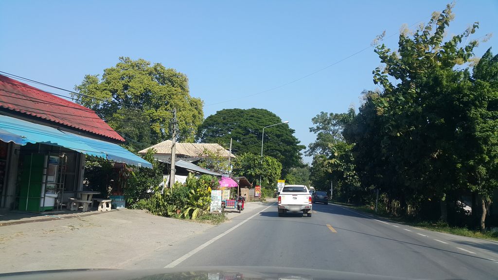 ภาพถนนตรงที่ อาตี๋ตามสั่ง ตั้งอยู่ ถ่ายโดย jrcarlsen พ.ศ. 2560 (2017) · A street-level view of where อาตี๋ตามสั่ง · Atitamsang stands, by jrcarlsen in 2560 (2017)