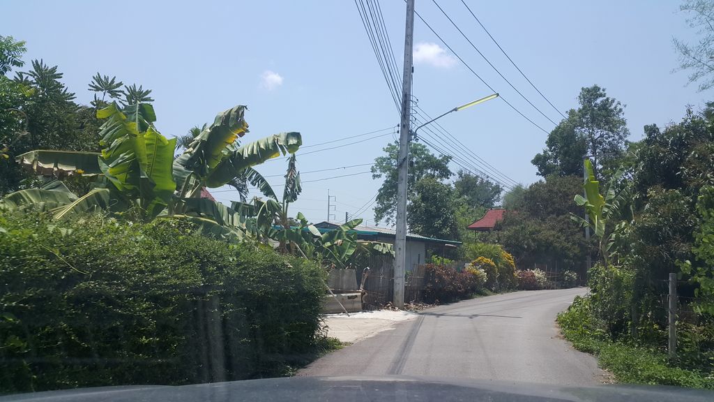 ภาพถนนตรงที่ หม่าล่าลุยไฟ ตั้งอยู่ ถ่ายโดย jrcarlsen พ.ศ. 2561 (2018) · A street-level view of where หม่าล่าลุยไฟ · Malaluifai stands, by jrcarlsen in 2561 (2018)