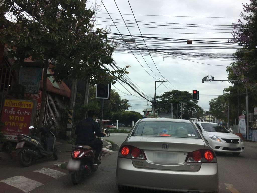 ภาพถนนตรงที่ โฟนเซอร์วิส ตั้งอยู่ ถ่ายโดย wapriz พ.ศ. 2561 (2018) · A street-level view of where โฟนเซอร์วิส · Fonsoewit stands, by wapriz in 2561 (2018)
