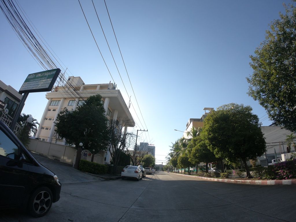 ภาพถนนตรงที่ The Extraction CBP ตั้งอยู่ ถ่ายโดย chanuwath_grab พ.ศ. 2562 (2019) · A street-level view of where The Extraction CBP stands, by chanuwath_grab in 2562 (2019)