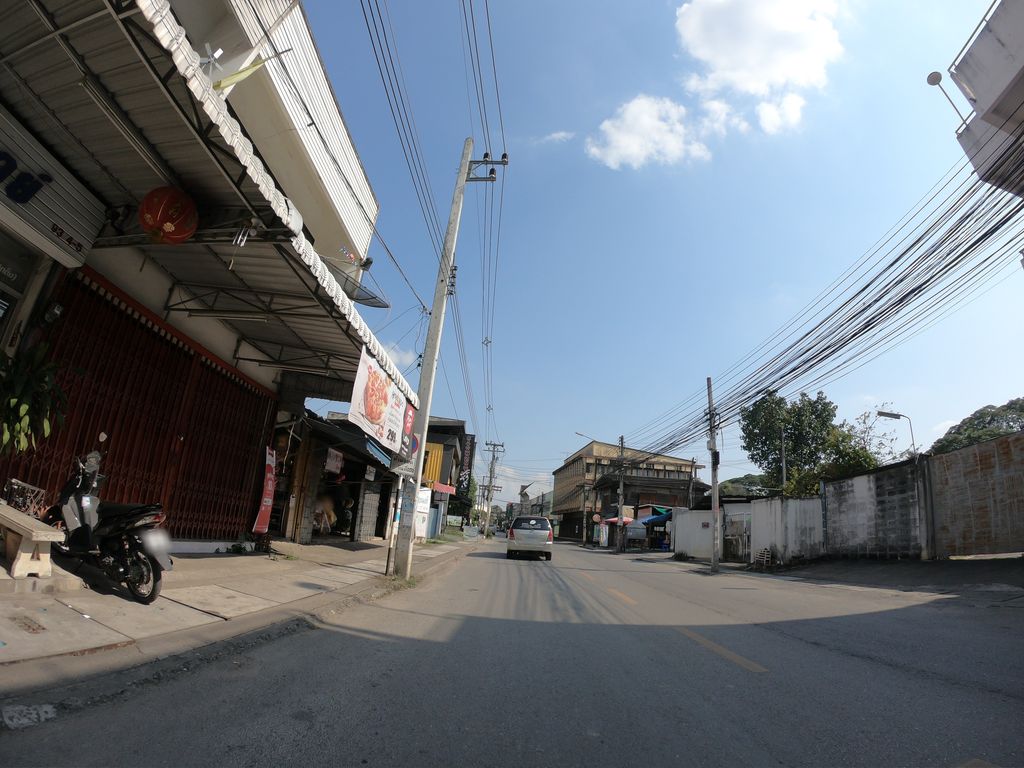 ภาพถนนตรงที่ เพอร์เฟค มอเตอร์ เวย์ ตั้งอยู่ ถ่ายโดย chanuwath_grab พ.ศ. 2562 (2019) · A street-level view of where เพอร์เฟค มอเตอร์ เวย์ · Perfect Motor Way stands, by chanuwath_grab in 2562 (2019)