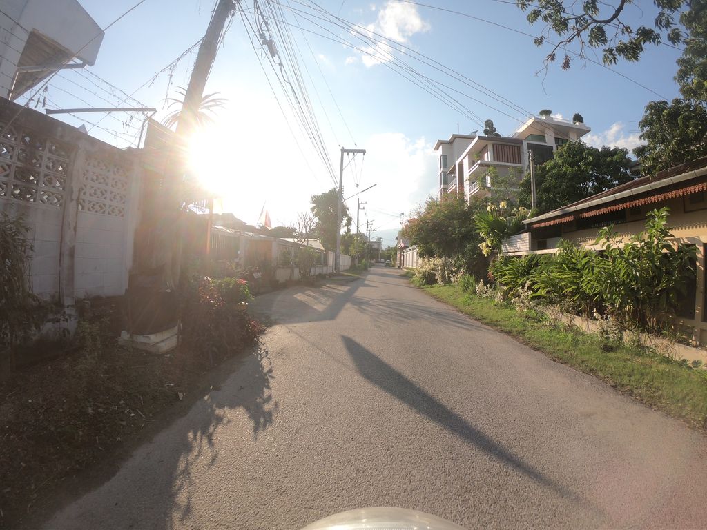 ภาพถนนตรงที่ ข้าว(ใน)ซอย-Khao(Nai)Soi ตั้งอยู่ ถ่ายโดย chanuwath_grab พ.ศ. 2562 (2019) · A street-level view of where ข้าว(ใน)ซอย-Khao(Nai)Soi stands, by chanuwath_grab in 2562 (2019)