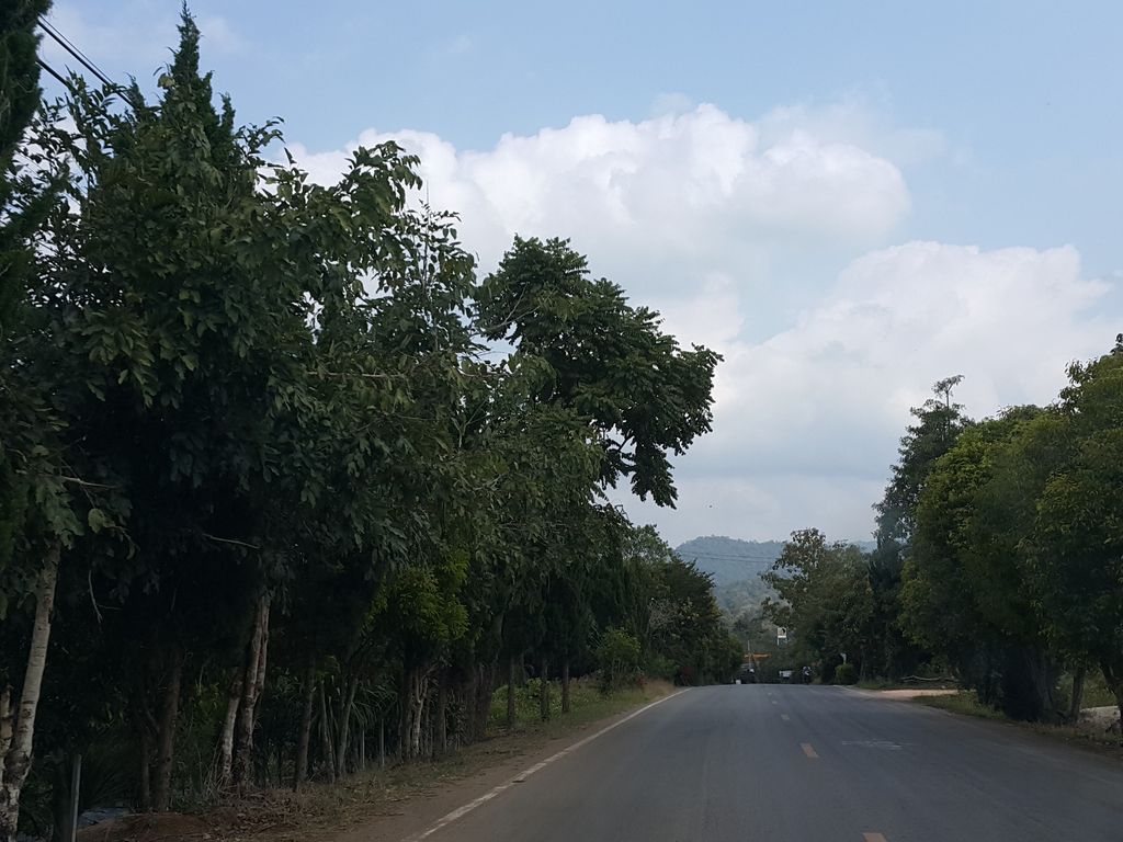 ภาพถนนตรงที่ Suan Susana Resort ตั้งอยู่ ถ่ายโดย jrcarlsen พ.ศ. 2558 (2015) · A street-level view of where Suan Susana Resort stands, by jrcarlsen in 2558 (2015)