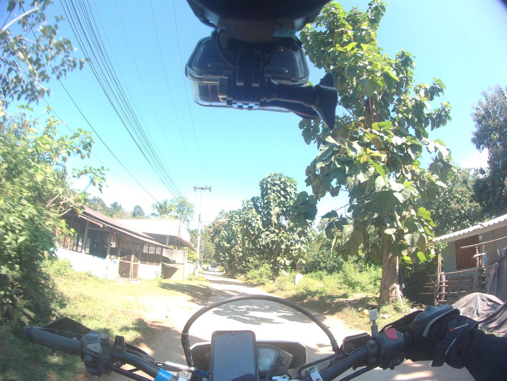 ภาพถนนตรงที่ อู่ ช่างนัท เจริญยนต์ ตั้งอยู่ ถ่ายโดย julcnx พ.ศ. 2566 (2023) · A street-level view of where อู่ ช่างนัท เจริญยนต์ · U Changnat Charoen Yon stands, by julcnx in 2566 (2023)