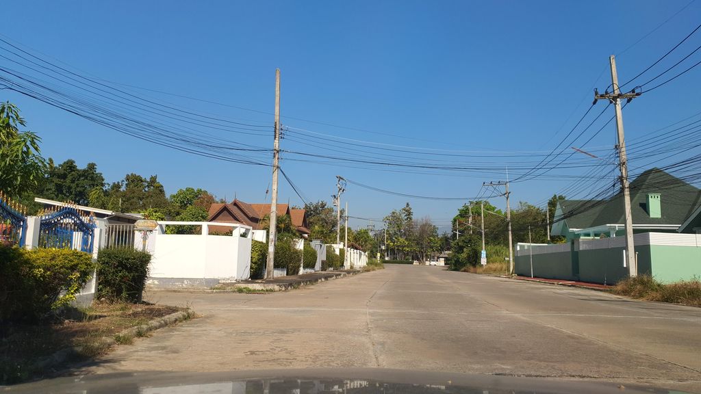 ภาพถนนตรงที่ UniflyOfficial ตั้งอยู่ ถ่ายโดย jrcarlsen พ.ศ. 2565 (2022) · A street-level view of where UniflyOfficial stands, by jrcarlsen in 2565 (2022)