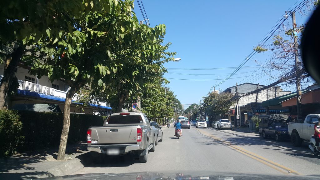 ภาพถนนตรงที่ ช กรุงเทพอีเลคทริค 1983 ตั้งอยู่ ถ่ายโดย jrcarlsen พ.ศ. 2561 (2018) · A street-level view of where ช กรุงเทพอีเลคทริค 1983 · Cha Krung Thep Ileksik 1983 stands, by jrcarlsen in 2561 (2018)