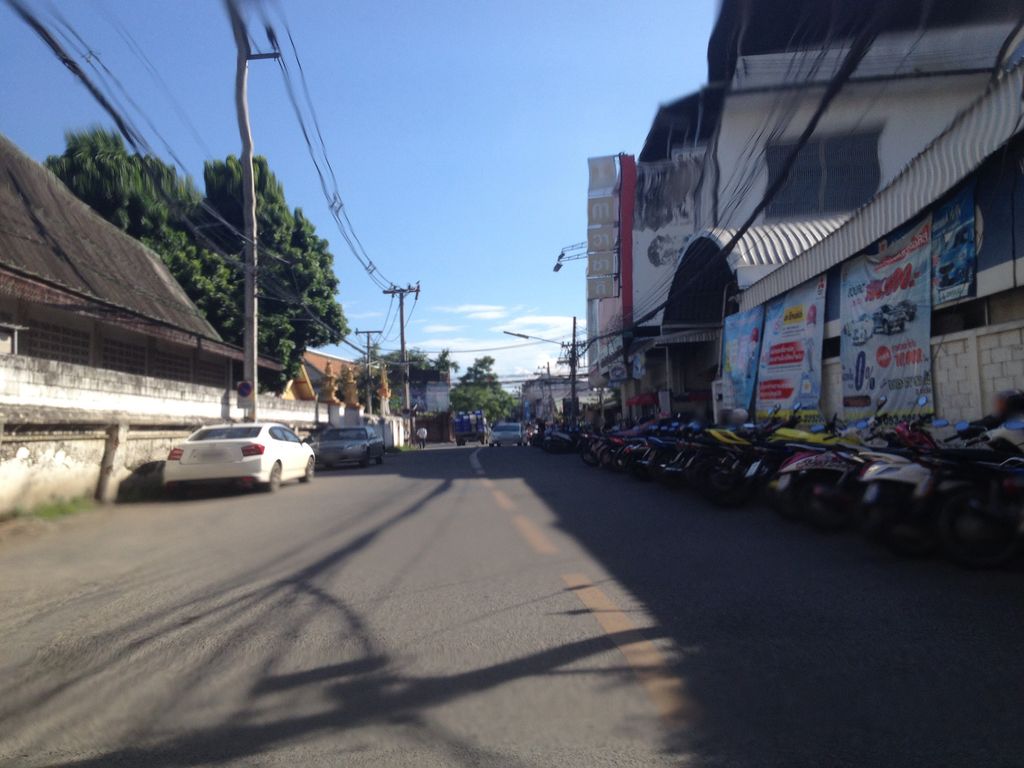 ภาพถนนตรงที่ คอนโด เชียงใหม่ ตั้งอยู่ ถ่ายโดย jimwatana พ.ศ. 2558 (2015) · A street-level view of where คอนโด เชียงใหม่ · Condo Chiang Mai stands, by jimwatana in 2558 (2015)