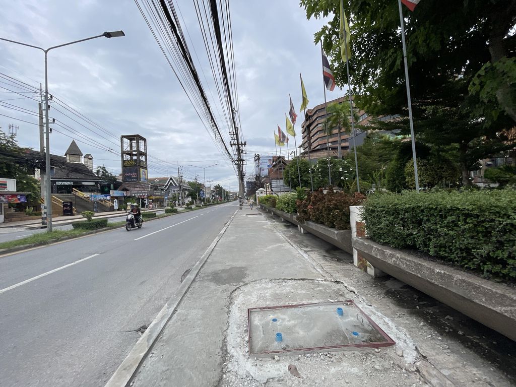 ภาพถนนตรงที่ Airlabcnx ตั้งอยู่ ถ่ายโดย filipb พ.ศ. 2566 (2023) · A street-level view of where Airlabcnx stands, by filipb in 2566 (2023)