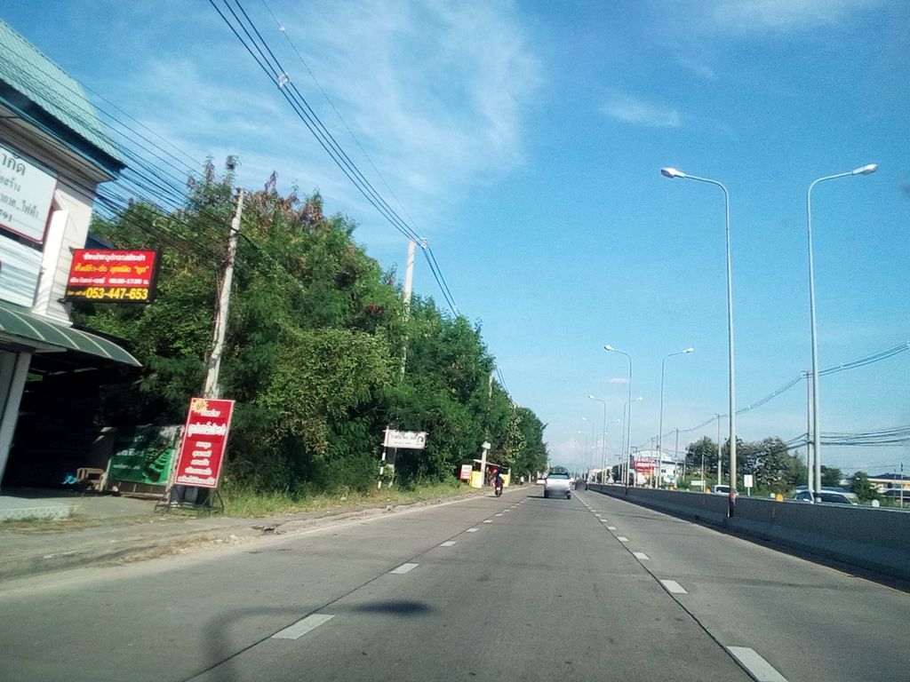 ภาพถนนตรงที่ On The Move Physiotherapy ตั้งอยู่ ถ่ายโดย kyoko พ.ศ. 2561 (2018) · A street-level view of where On The Move Physiotherapy stands, by kyoko in 2561 (2018)
