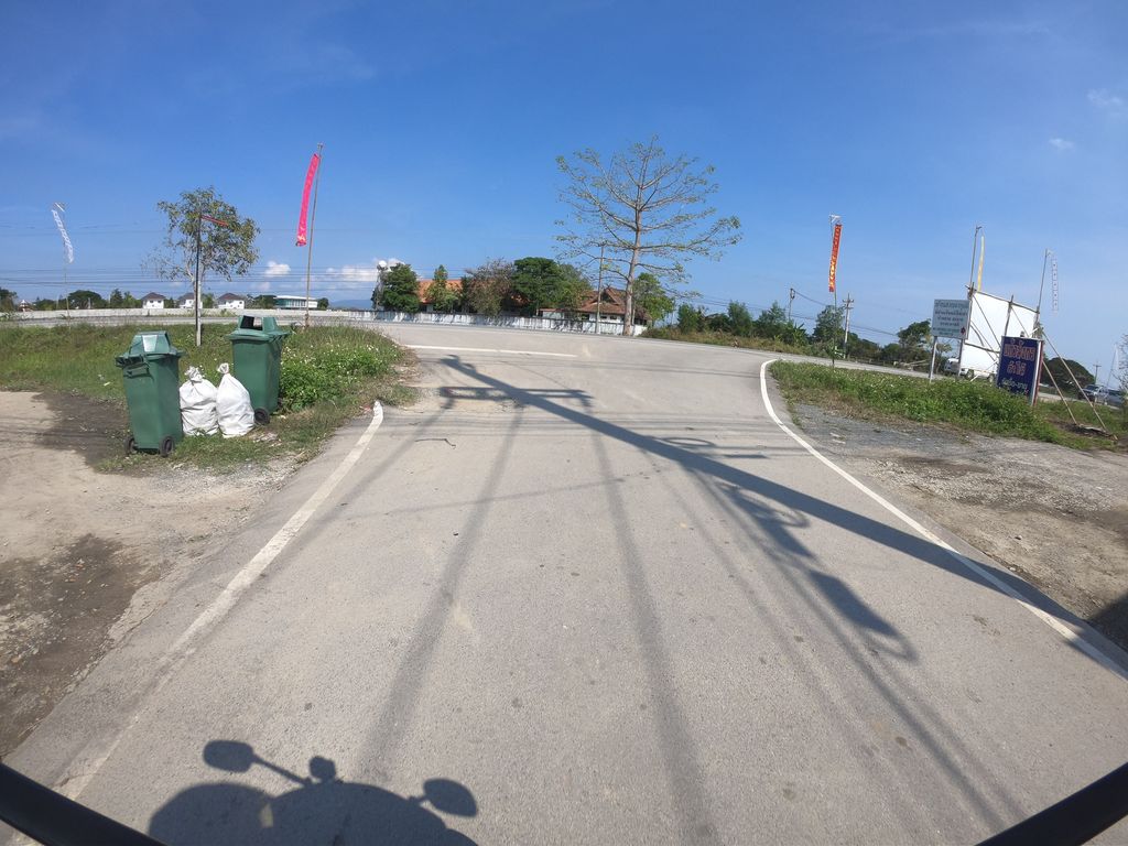 ภาพถนนตรงที่ ร้านรุ่งการยาง ตั้งอยู่ ถ่ายโดย chanuwath_grab พ.ศ. 2562 (2019) · A street-level view of where ร้านรุ่งการยาง · Ran Rung Kanyang stands, by chanuwath_grab in 2562 (2019)