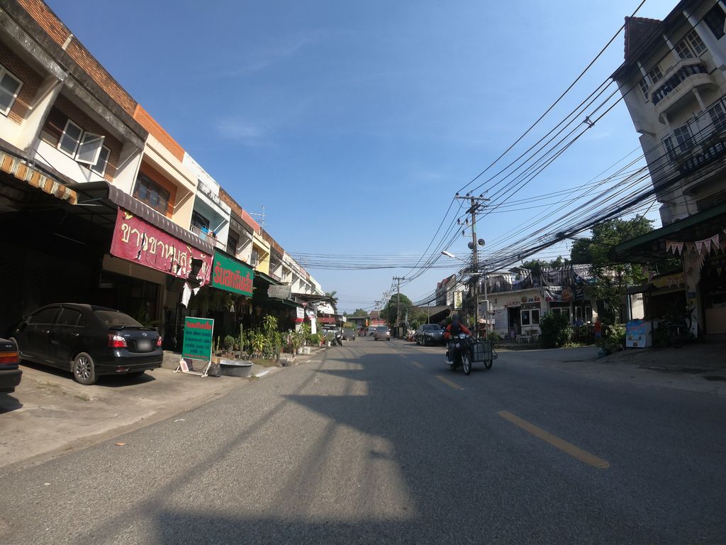 ภาพถนนตรงที่ O.N Thai Food & Steak ตั้งอยู่ ถ่ายโดย chanuwath_grab พ.ศ. 2562 (2019) · A street-level view of where O.N Thai Food & Steak stands, by chanuwath_grab in 2562 (2019)