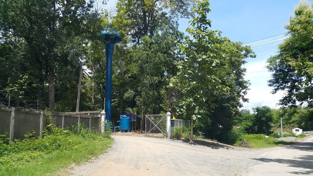 ภาพถนนตรงที่ สุสานบ้านดอนมูล ตั้งอยู่ ถ่ายโดย jrcarlsen พ.ศ. 2559 (2016) · A street-level view of where สุสานบ้านดอนมูล · Susan Ban Donmun stands, by jrcarlsen in 2559 (2016)