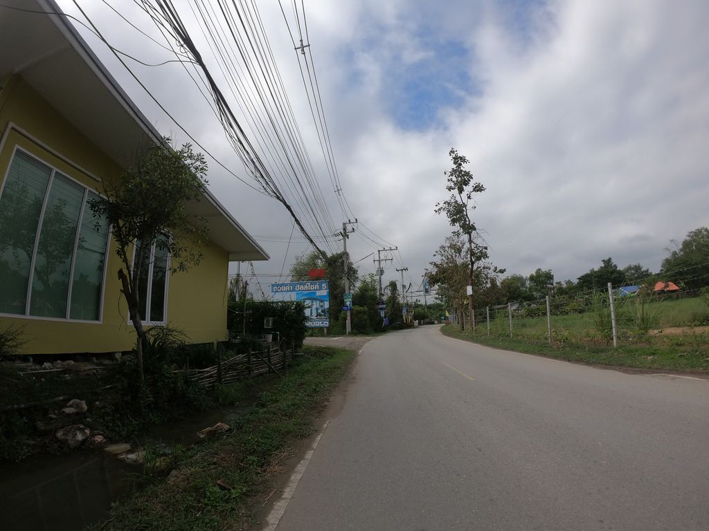 ภาพถนนตรงที่ Acute Realty Consultant ตั้งอยู่ ถ่ายโดย chanuwath_grab พ.ศ. 2562 (2019) · A street-level view of where Acute Realty Consultant stands, by chanuwath_grab in 2562 (2019)