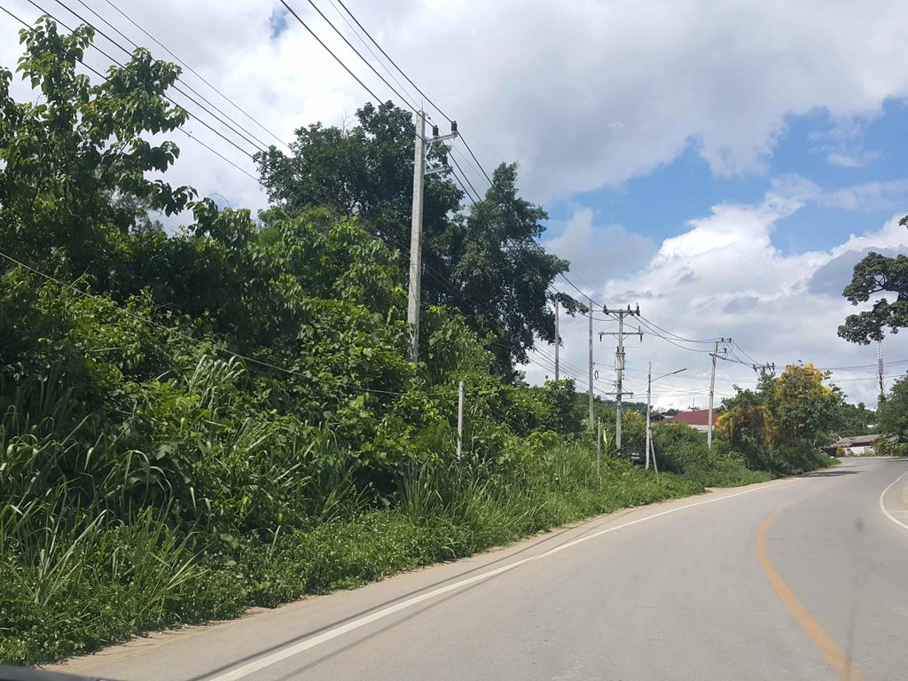 ภาพถนนตรงที่ Escape Chiang Mai Hotel ตั้งอยู่ ถ่ายโดย jrcarlsen พ.ศ. 2558 (2015) · A street-level view of where Escape Chiang Mai Hotel stands, by jrcarlsen in 2558 (2015)