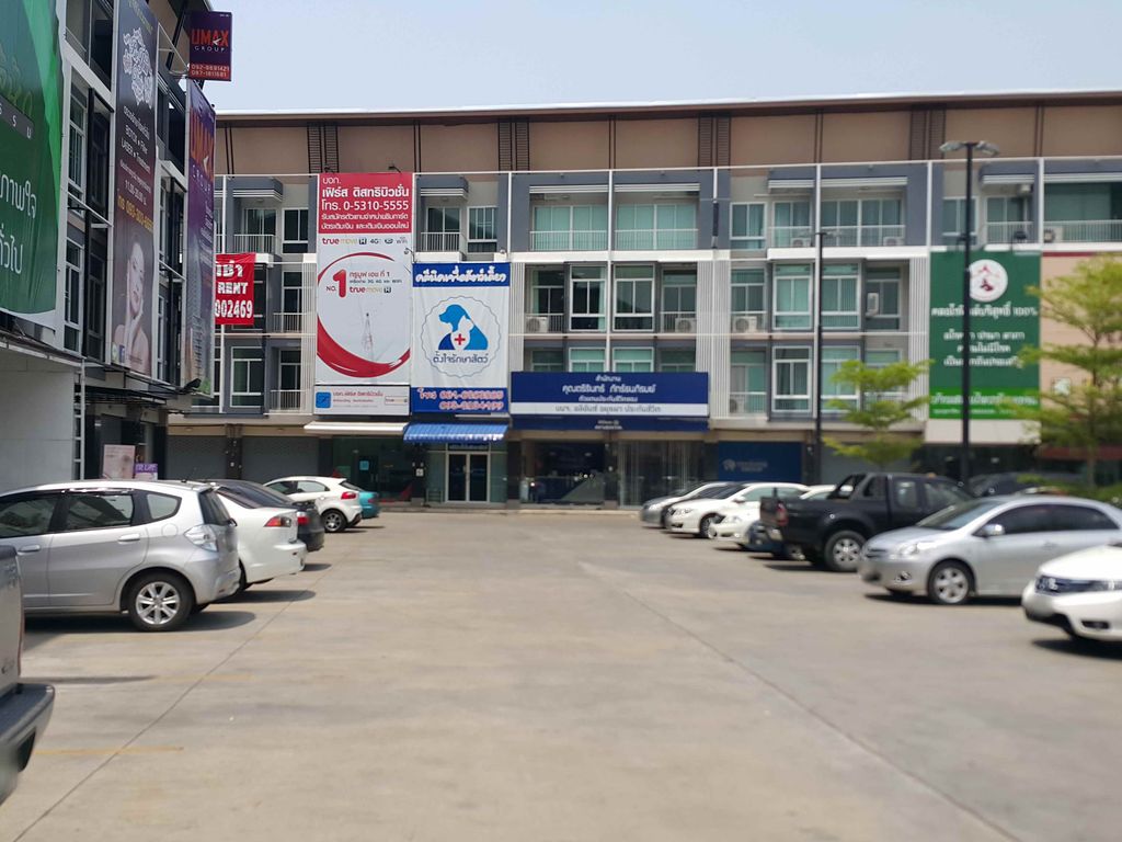 ภาพถนนตรงที่ ท็อปเซอร์วิสเซ็นเตอร์ ตั้งอยู่ ถ่ายโดย jrcarlsen พ.ศ. 2558 (2015) · A street-level view of where ท็อปเซอร์วิสเซ็นเตอร์ · Top Service Center stands, by jrcarlsen in 2558 (2015)