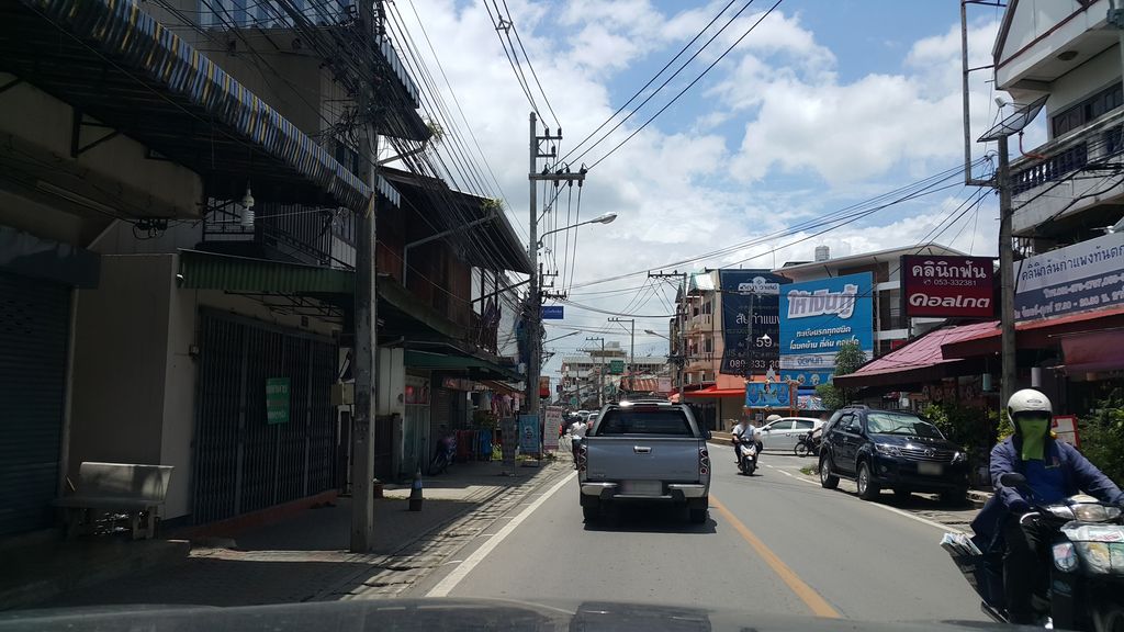 ภาพถนนตรงที่ พี่จอห์น - JohnDonut ตั้งอยู่ ถ่ายโดย jrcarlsen พ.ศ. 2559 (2016) · A street-level view of where พี่จอห์น - JohnDonut stands, by jrcarlsen in 2559 (2016)