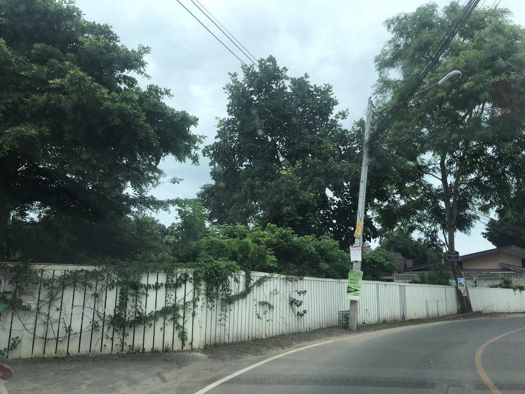 ภาพถนนตรงที่ อันเจริญการสุรา ตั้งอยู่ ถ่ายโดย prasert พ.ศ. 2561 (2018) · A street-level view of where อันเจริญการสุรา · An Charoen Kansura stands, by prasert in 2561 (2018)