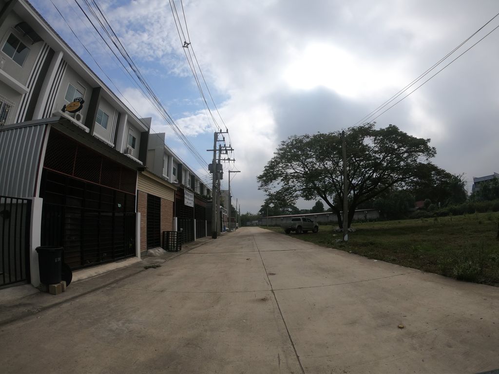 ภาพถนนตรงที่ Beenet Engineering | Enterprise IT Infrastructure & Network Solutions ตั้งอยู่ ถ่ายโดย chanuwath_grab พ.ศ. 2562 (2019) · A street-level view of where Beenet Engineering | Enterprise IT Infrastructure & Network Solutions stands, by chanuwath_grab in 2562 (2019)