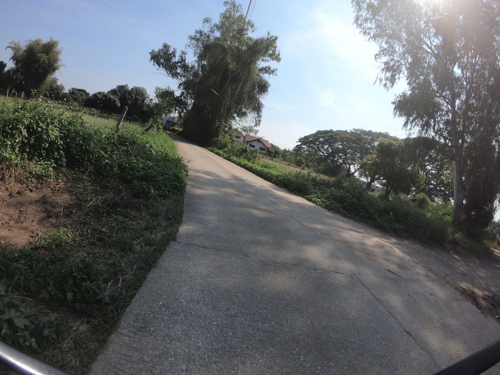 ภาพถนนตรงที่ 123glamp ตั้งอยู่ ถ่ายโดย chanuwath_grab พ.ศ. 2562 (2019) · A street-level view of where 123glamp stands, by chanuwath_grab in 2562 (2019)