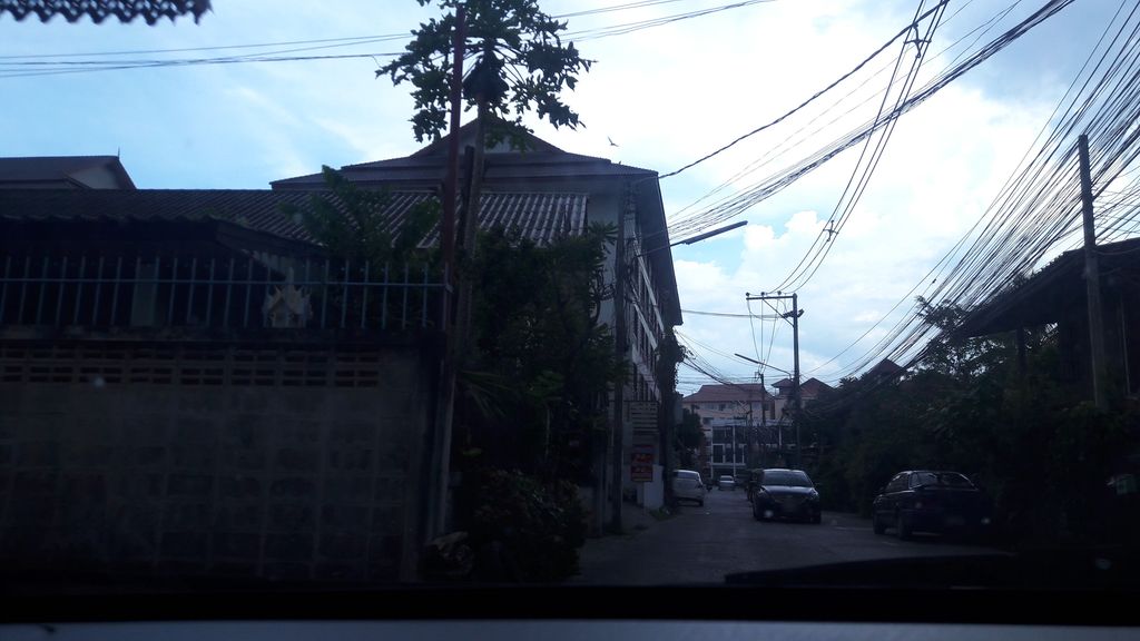 ภาพถนนตรงที่ หจก.นพภัสสรการค้า เชียงใหม่ (จำหน่ายปลีก-ส่ง เครื่องดื่มแอลกอฮอร์) ตั้งอยู่ ถ่ายโดย ratchaphat พ.ศ. 2559 (2016) · A street-level view of where หจก.นพภัสสรการค้า เชียงใหม่ (จำหน่ายปลีก-ส่ง เครื่องดื่มแอลกอฮอร์) · .noppha Sasa Kankha Chiang Mai (chamnaiplik-song Khrueangduem Aen Koho) Partnership stands, by ratchaphat in 2559 (2016)