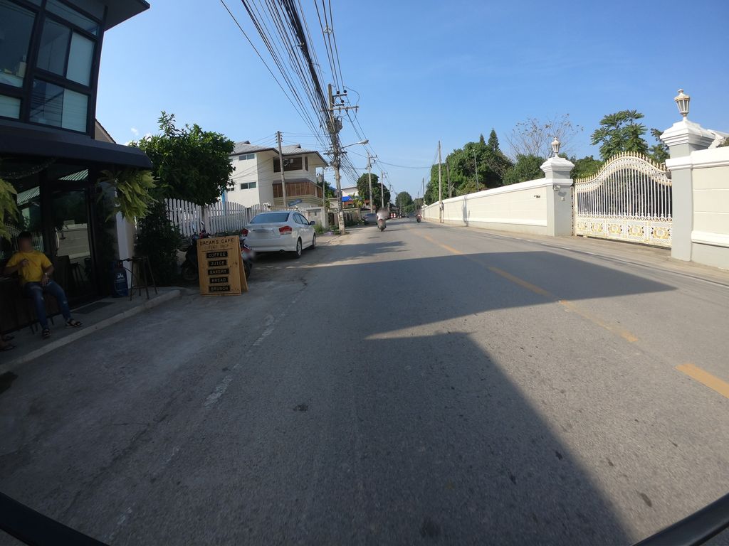 ภาพถนนตรงที่ Dream's Baker Studio and Cafe ตั้งอยู่ ถ่ายโดย chanuwath_grab พ.ศ. 2562 (2019) · A street-level view of where Dream's Baker Studio and Cafe stands, by chanuwath_grab in 2562 (2019)