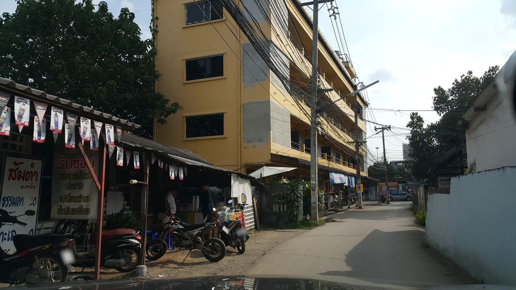 ภาพถนนตรงที่ หม่าล่า Cafe ตั้งอยู่ ถ่ายโดย jrcarlsen พ.ศ. 2559 (2016) · A street-level view of where หม่าล่า Cafe stands, by jrcarlsen in 2559 (2016)
