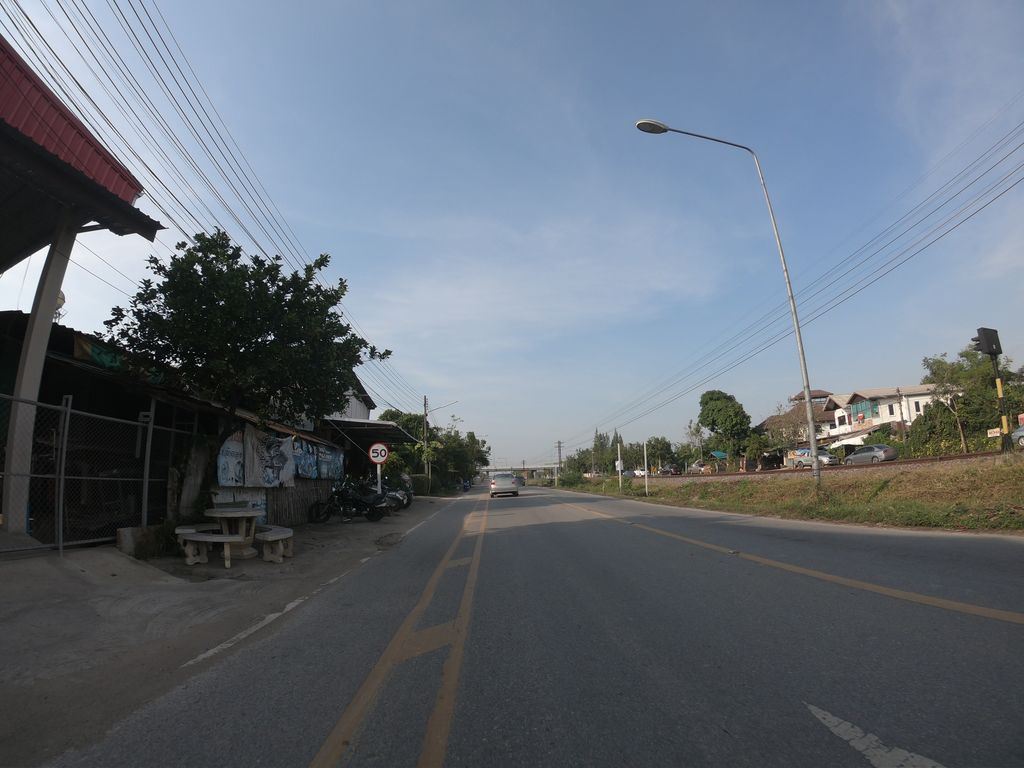 ภาพถนนตรงที่ โชคบุญช่วยการยาง (รับปะยางนอกสถานที่เฉพาะรถยนต์) ตั้งอยู่ ถ่ายโดย chanuwath_grab พ.ศ. 2562 (2019) · A street-level view of where โชคบุญช่วยการยาง (รับปะยางนอกสถานที่เฉพาะรถยนต์) · Chok Bun Chuai Kanyang (rappayang Noksathanthi Chepho Rathayon) stands, by chanuwath_grab in 2562 (2019)