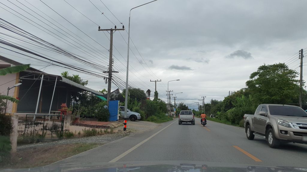 ภาพถนนตรงที่ Cottage Cafe ตั้งอยู่ ถ่ายโดย jrcarlsen พ.ศ. 2564 (2021) · A street-level view of where Cottage Cafe stands, by jrcarlsen in 2564 (2021)