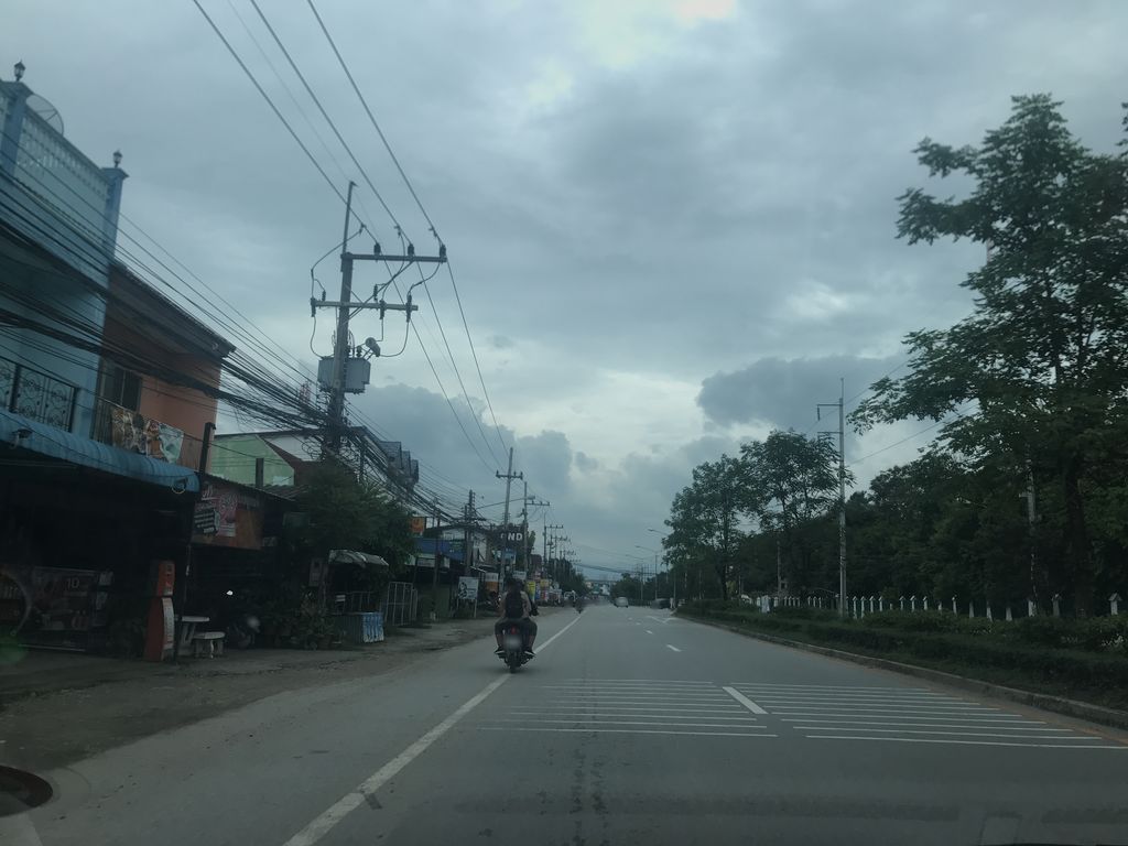 ภาพถนนตรงที่ Cha Cha Bubble Tea Meajo ตั้งอยู่ ถ่ายโดย prasert พ.ศ. 2561 (2018) · A street-level view of where Cha Cha Bubble Tea Meajo stands, by prasert in 2561 (2018)
