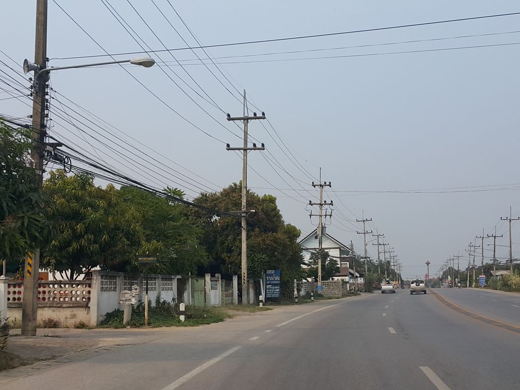 ภาพถนนตรงที่ Monberry Coffee ตั้งอยู่ ถ่ายโดย jrcarlsen พ.ศ. 2559 (2016) · A street-level view of where Monberry Coffee stands, by jrcarlsen in 2559 (2016)