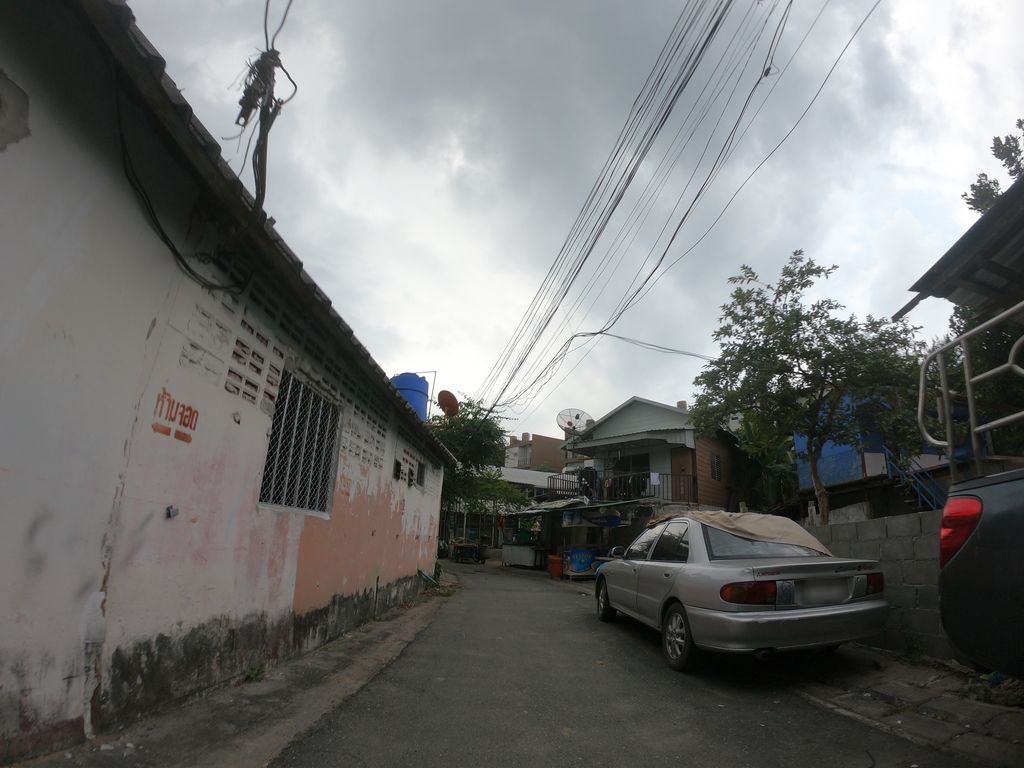 ภาพถนนตรงที่ P IT EV Service ตั้งอยู่ ถ่ายโดย chanuwath_grab พ.ศ. 2562 (2019) · A street-level view of where P IT EV Service stands, by chanuwath_grab in 2562 (2019)