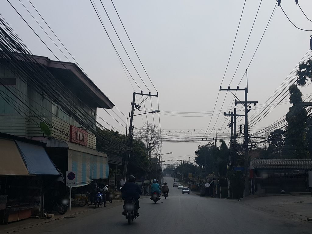 ภาพถนนตรงที่ เจ๊หลิน ก๋วยเตี๋ยวจ๊าดลำ ตั้งอยู่ ถ่ายโดย jrcarlsen พ.ศ. 2559 (2016) · A street-level view of where เจ๊หลิน ก๋วยเตี๋ยวจ๊าดลำ · Chelin Kuaitiao Chatlam stands, by jrcarlsen in 2559 (2016)