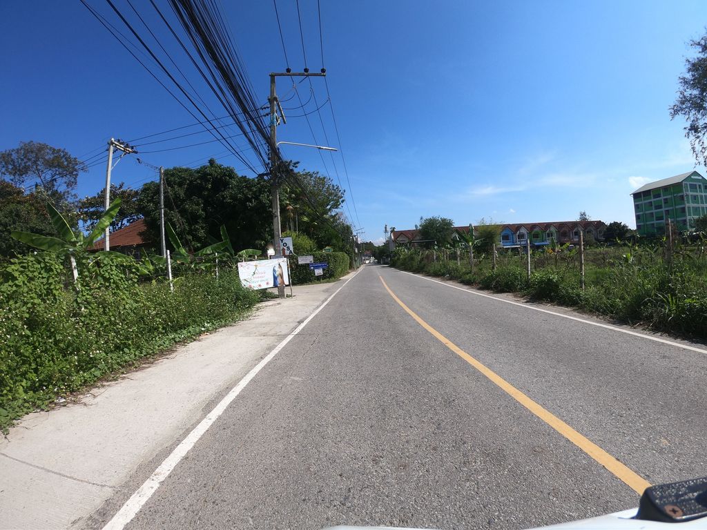 ภาพถนนตรงที่ Kd Coffee กาแฟคุณดุ๊ก ตั้งอยู่ ถ่ายโดย chanuwath_grab พ.ศ. 2562 (2019) · A street-level view of where Kd Coffee กาแฟคุณดุ๊ก stands, by chanuwath_grab in 2562 (2019)