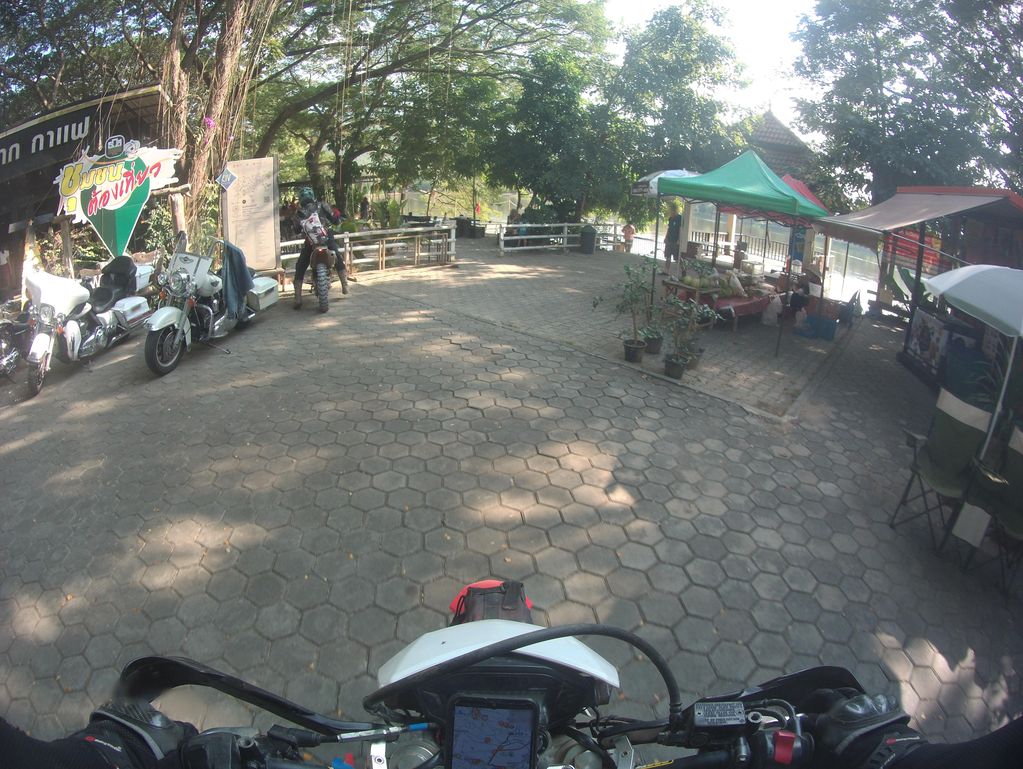 ภาพถนนตรงที่ บ้านหนองพญาพรหม สันกำแพง ตั้งอยู่ ถ่ายโดย julcnx พ.ศ. 2566 (2023) · A street-level view of where บ้านหนองพญาพรหม สันกำแพง · Ban Nong Phaya Pharama San Kamphaeng stands, by julcnx in 2566 (2023)