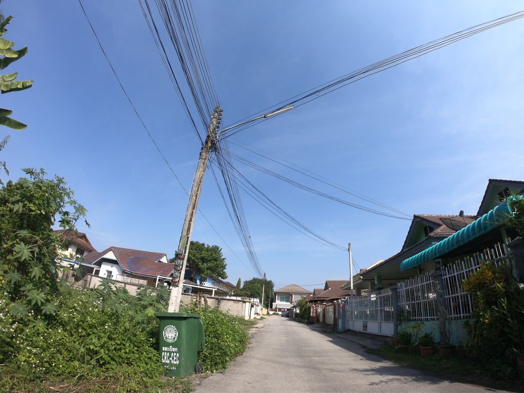 ภาพถนนตรงที่ Smith House ตั้งอยู่ ถ่ายโดย chanuwath_grab พ.ศ. 2562 (2019) · A street-level view of where Smith House stands, by chanuwath_grab in 2562 (2019)