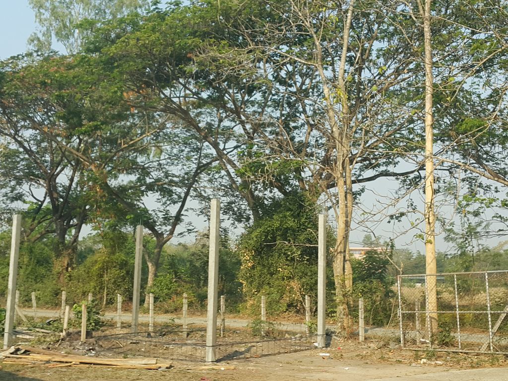 ภาพถนนตรงที่ Pabong Stadium Arena ตั้งอยู่ ถ่ายโดย jrcarlsen พ.ศ. 2559 (2016) · A street-level view of where Pabong Stadium Arena stands, by jrcarlsen in 2559 (2016)
