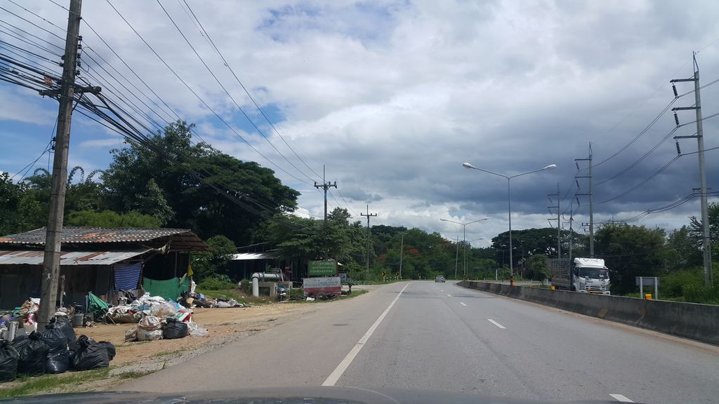 ภาพถนนตรงที่ อู่เอ การช่าง ตั้งอยู่ ถ่ายโดย jrcarlsen พ.ศ. 2560 (2017) · A street-level view of where อู่เอ การช่าง · Ue Kanchang stands, by jrcarlsen in 2560 (2017)