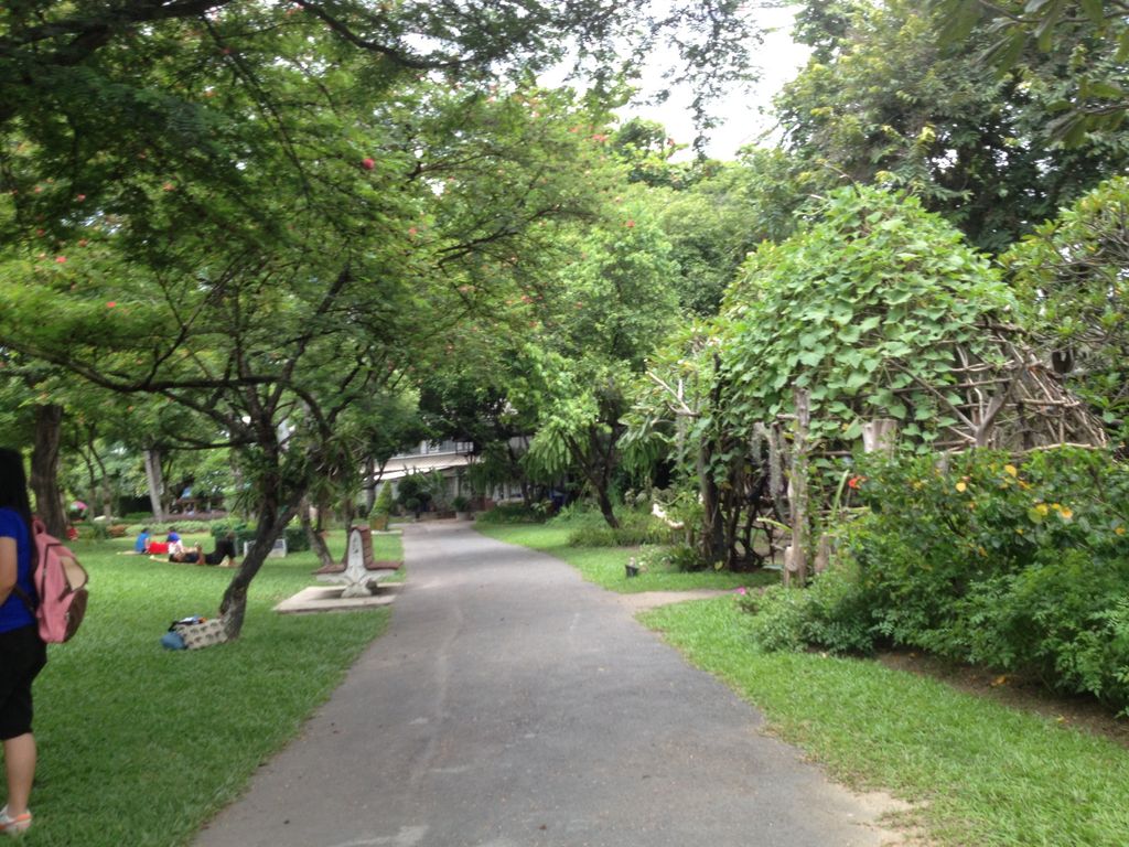 ภาพถนนตรงที่ RTP Cyber Village ชุมชนบวกหาด ตั้งอยู่ ถ่ายโดย jimwatana พ.ศ. 2558 (2015) · A street-level view of where RTP Cyber Village ชุมชนบวกหาด stands, by jimwatana in 2558 (2015)