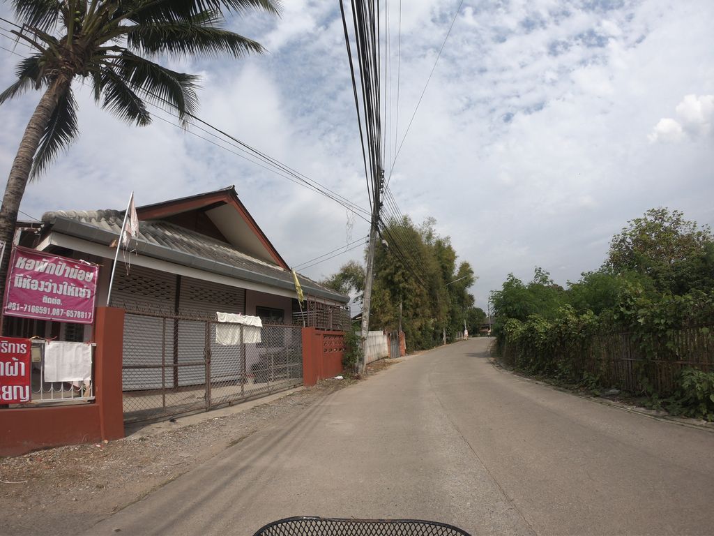 ภาพถนนตรงที่ Payspost Service By CM ตั้งอยู่ ถ่ายโดย chanuwath_grab พ.ศ. 2562 (2019) · A street-level view of where Payspost Service By CM stands, by chanuwath_grab in 2562 (2019)