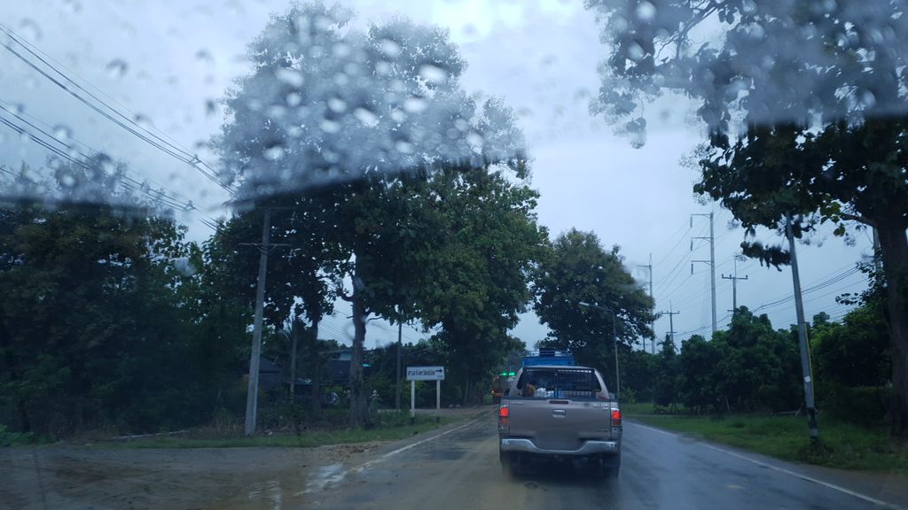ภาพถนนตรงที่ บ้านสวนกาแฟสด&โฮมสเตย์ ตั้งอยู่ ถ่ายโดย charlesano พ.ศ. 2561 (2018) · A street-level view of where บ้านสวนกาแฟสด&โฮมสเตย์ · Ban Suan Kafaetda&Homestay stands, by charlesano in 2561 (2018)