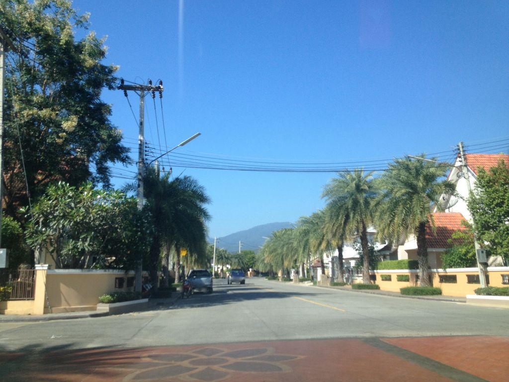 ภาพถนนตรงที่ The Masterpiece Scenery Hill ตั้งอยู่ ถ่ายโดย jimwatana พ.ศ. 2558 (2015) · A street-level view of where The Masterpiece Scenery Hill stands, by jimwatana in 2558 (2015)