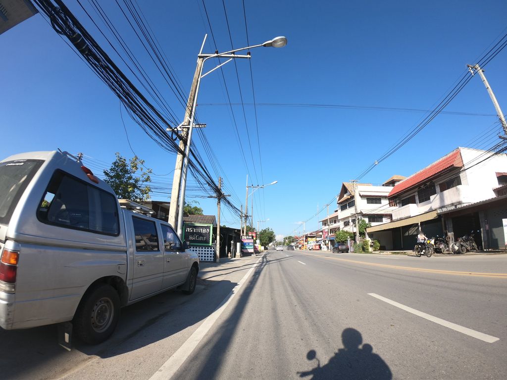ภาพถนนตรงที่ ก๋วยเตี๋ยวไก่การาจ ตั้งอยู่ ถ่ายโดย chanuwath_grab พ.ศ. 2562 (2019) · A street-level view of where ก๋วยเตี๋ยวไก่การาจ · Kuai Tiaokai Karat stands, by chanuwath_grab in 2562 (2019)