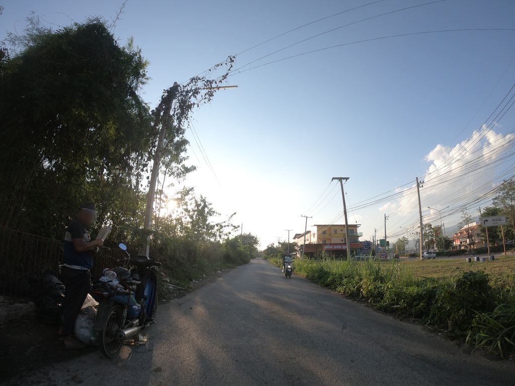 ภาพถนนตรงที่ The Lilly Hotel ตั้งอยู่ ถ่ายโดย chanuwath_grab พ.ศ. 2562 (2019) · A street-level view of where The Lilly Hotel stands, by chanuwath_grab in 2562 (2019)