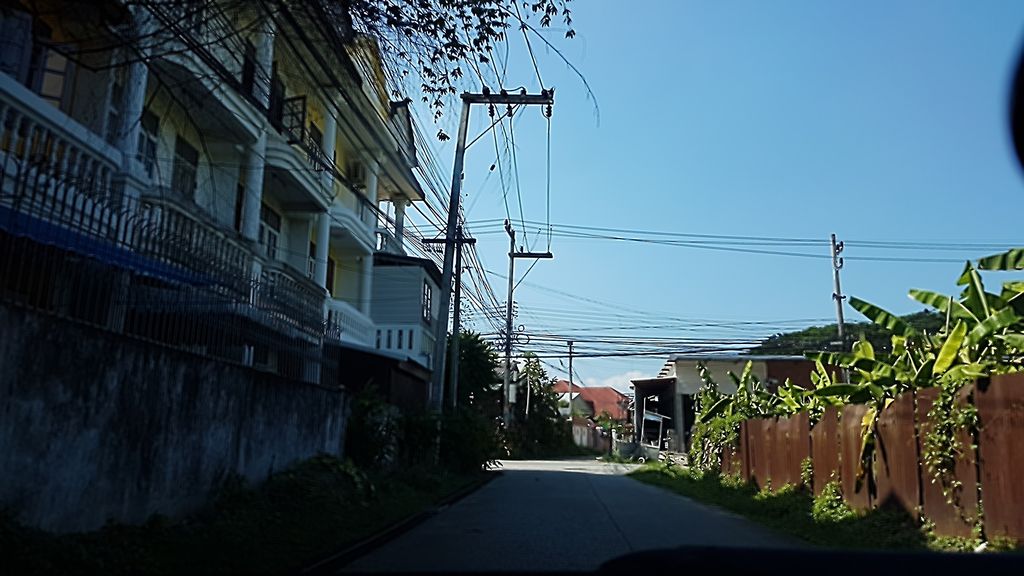 ภาพถนนตรงที่ ร้านลีบิวตี้ ตั้งอยู่ ถ่ายโดย ekkarin พ.ศ. 2559 (2016) · A street-level view of where ร้านลีบิวตี้ · Ran Li Beauty stands, by ekkarin in 2559 (2016)